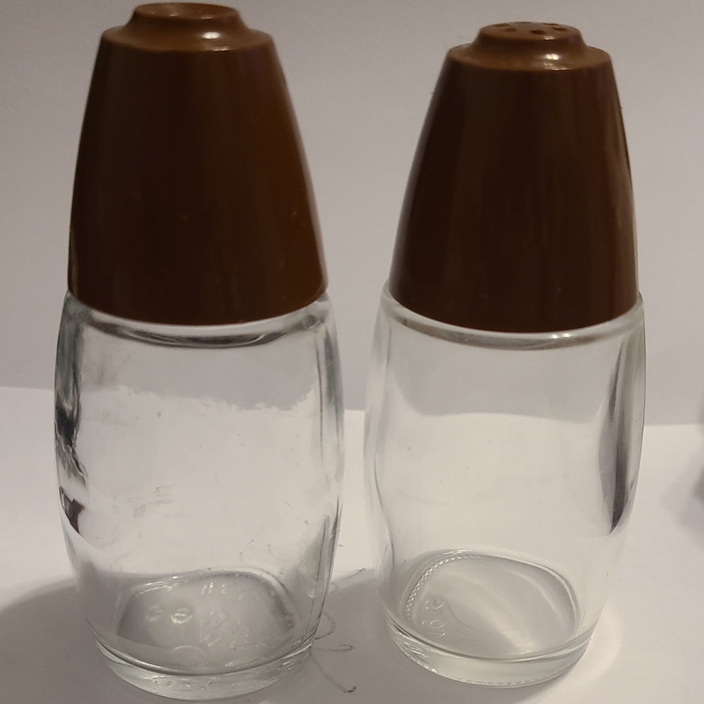 Vintage Gemco Glass Salt and Pepper Shakers with Mauve Tops